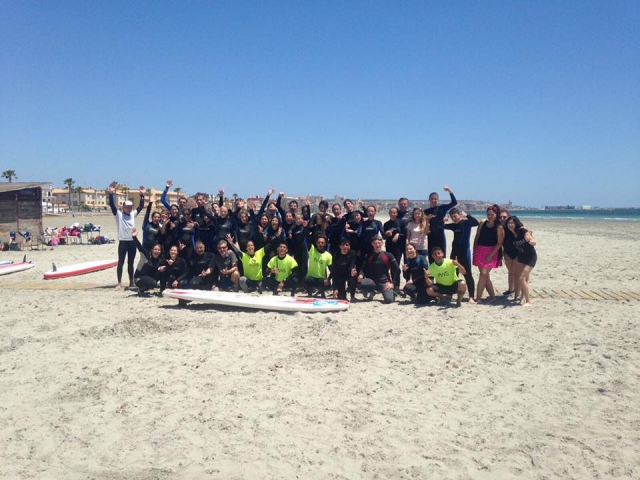  Group of surf students 